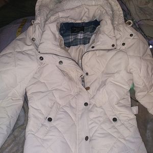 Very comfortable lightweight but warm puff jacket